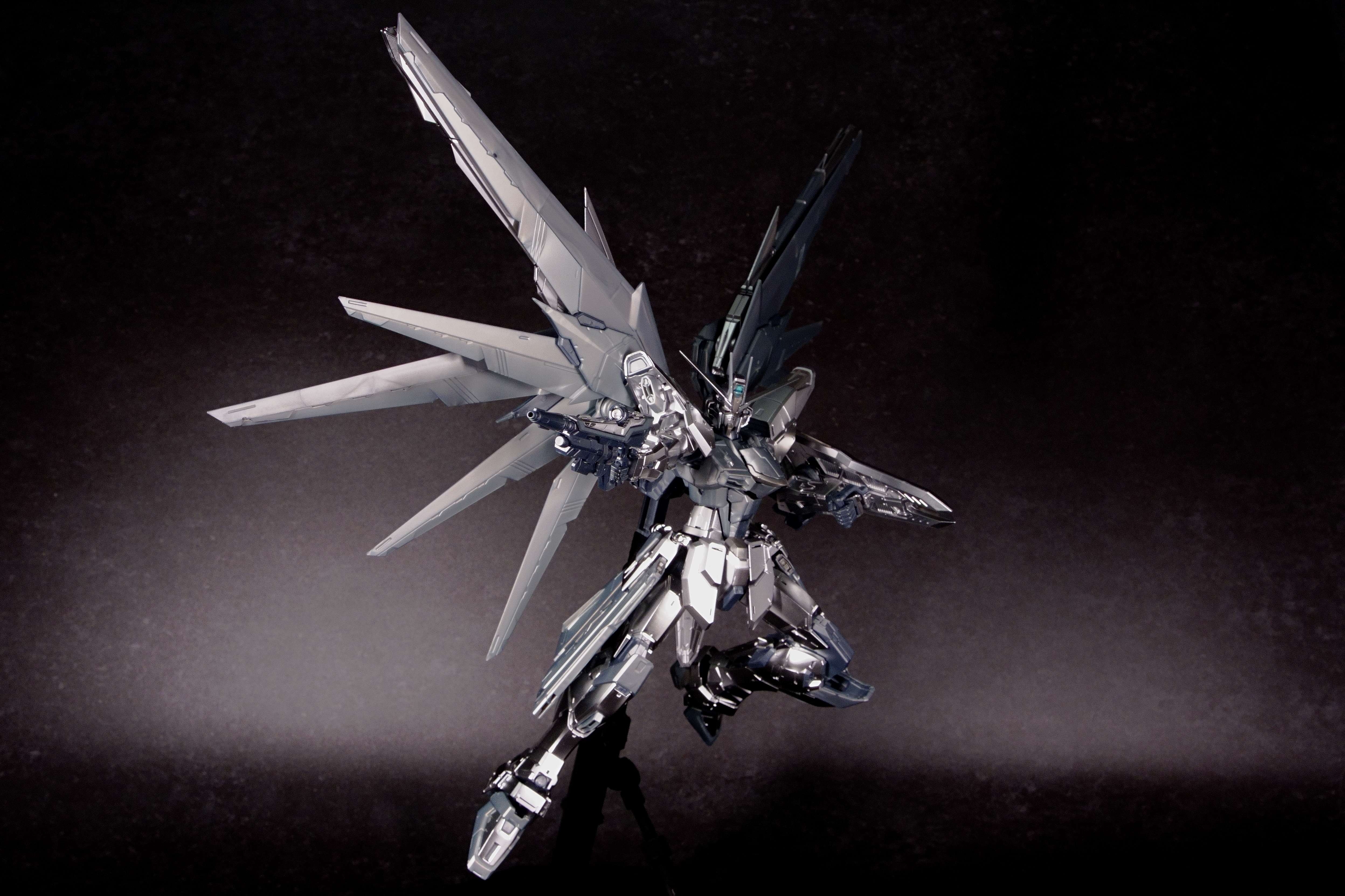 【Vol.14 Gunpla MG 1/100 Freedom Gundam Ver.2.0 Silver Coating】 Review