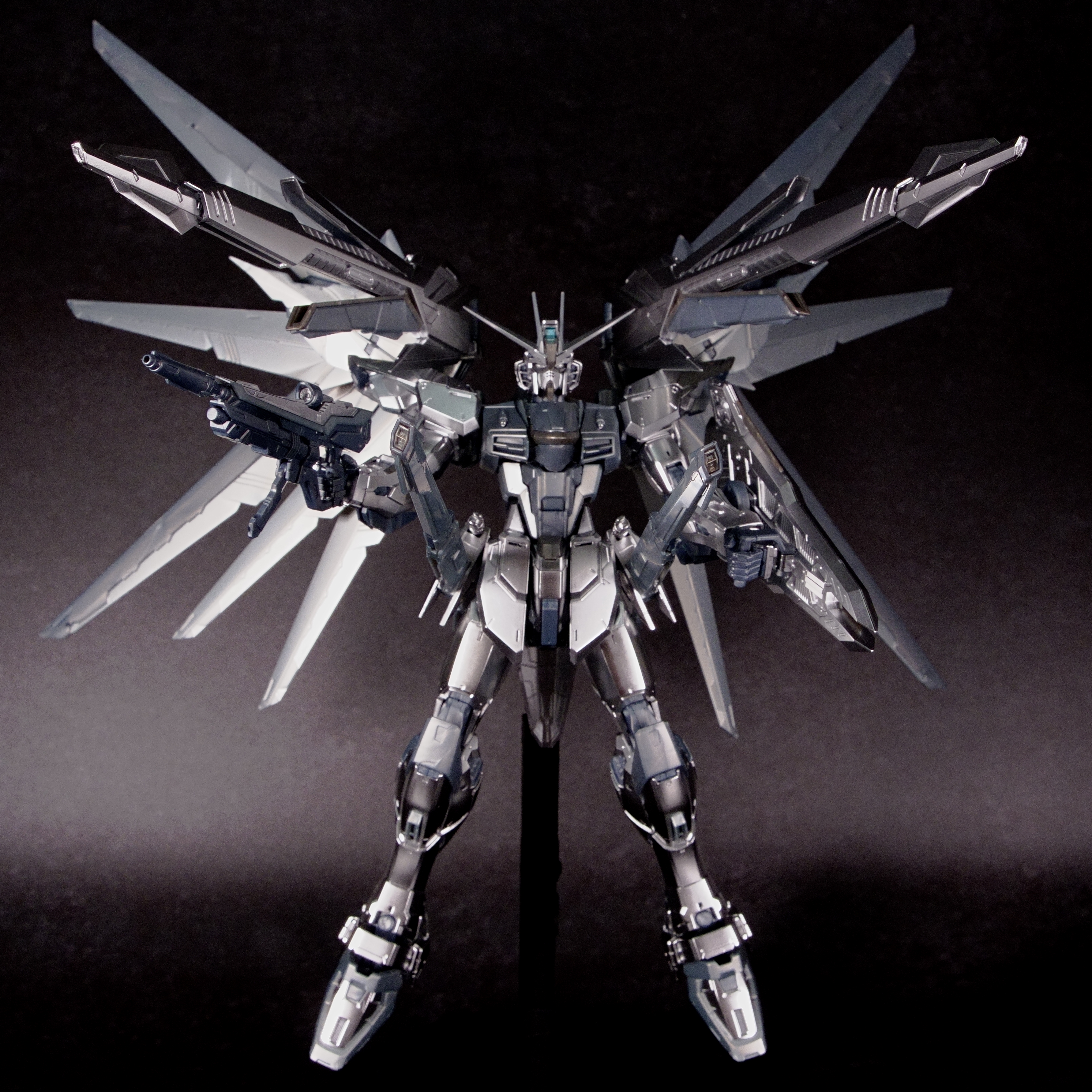 【Vol.14 Gunpla MG 1/100 Freedom Gundam Ver.2.0 Silver Coating】 Review