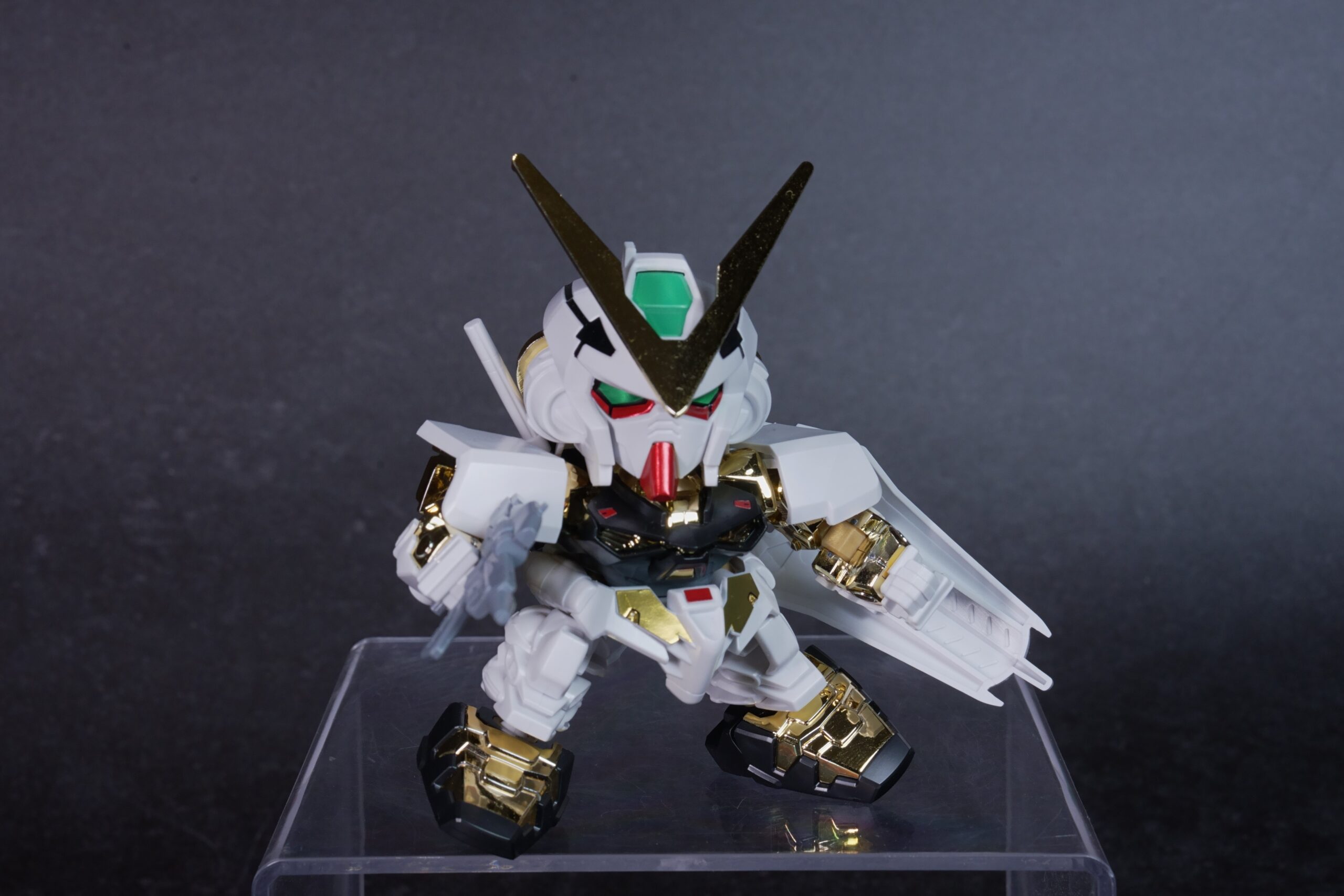 BB戦士299 ガンダムアストレイゴールドフレーム 完成品 正面