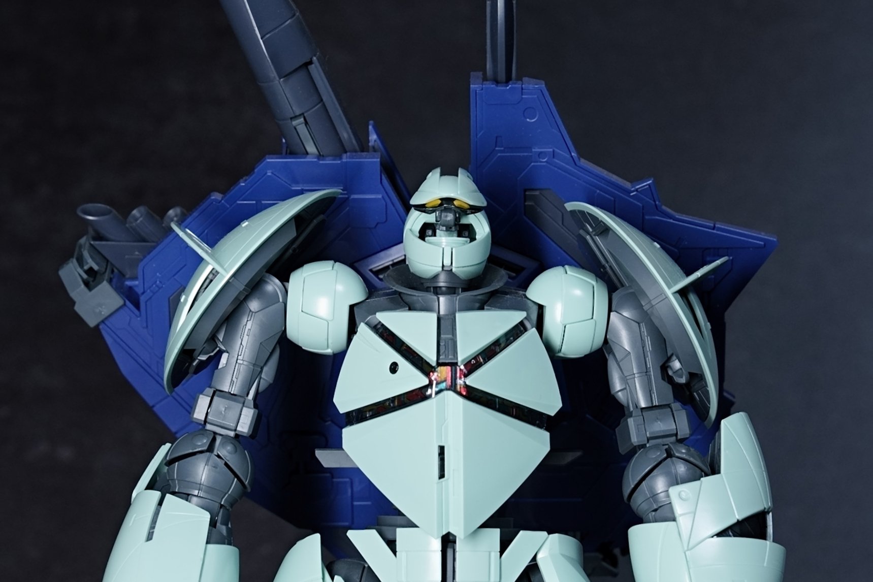 MG 1/100 Concept-X 6-1-2 ターンX 胸部と肩まわりのアップ