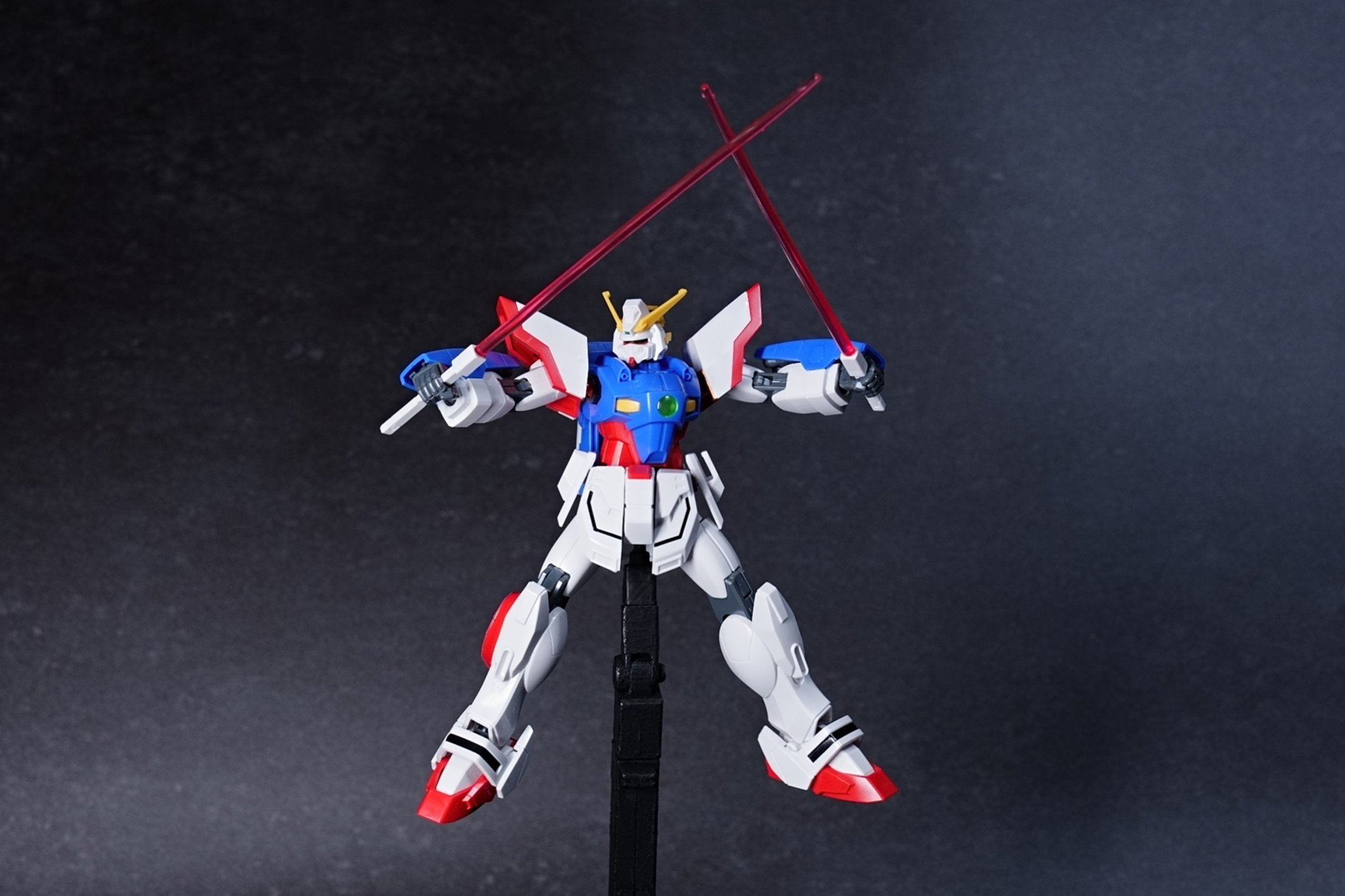 HGFC 1/144 シャイニングガンダム ビームサーベルを両手に構えた完成品